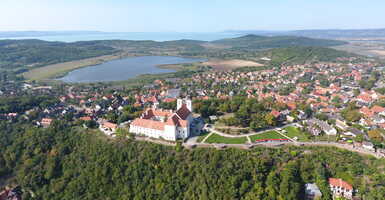 Nem is gondolnád, milyen egyszerű dolog egy DJI drón megvétele és használatának megtanulása. Egy jó drón ára kevesebb, mint amennyibe egy jó telefon kerül…. 